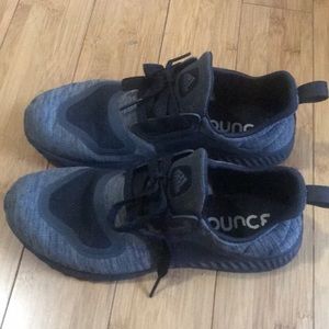Great condition Adidas Bounce edge lux size 10 blk